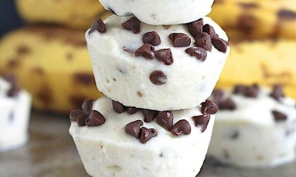 Σπιτικό παγωτό μπανάνα με κομματάκια σοκολάτας