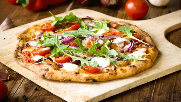 Παγκόσμια Ημέρα Πίτσας σήμερα: Τέσσερις συμβουλές για να μετατρέψεις μια πίτσα σε υγιεινό γεύμα