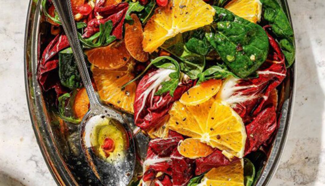 Πράσινη σαλάτα με εσπεριδοειδή, ρόδια και καρύδια