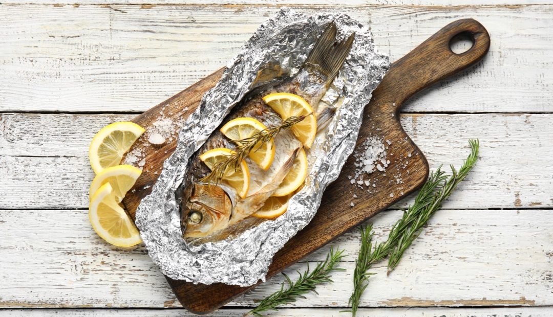 ΕΝΗΜΕΡΩΣΗ | Προσοχή στην Κουζίνα: Τι Δεν Πρέπει να Κάνεις με Αλουμινόχαρτο Όταν Μαγειρεύεις