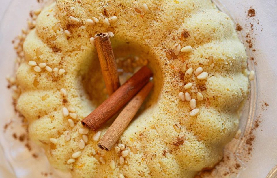 Xαλβάς πολίτικος σιμιγδαλένιος με γάλα