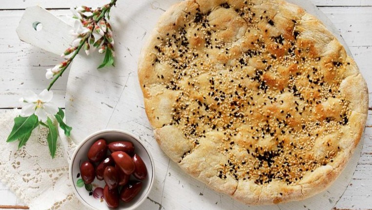 Λαγάνα με ταχίνι