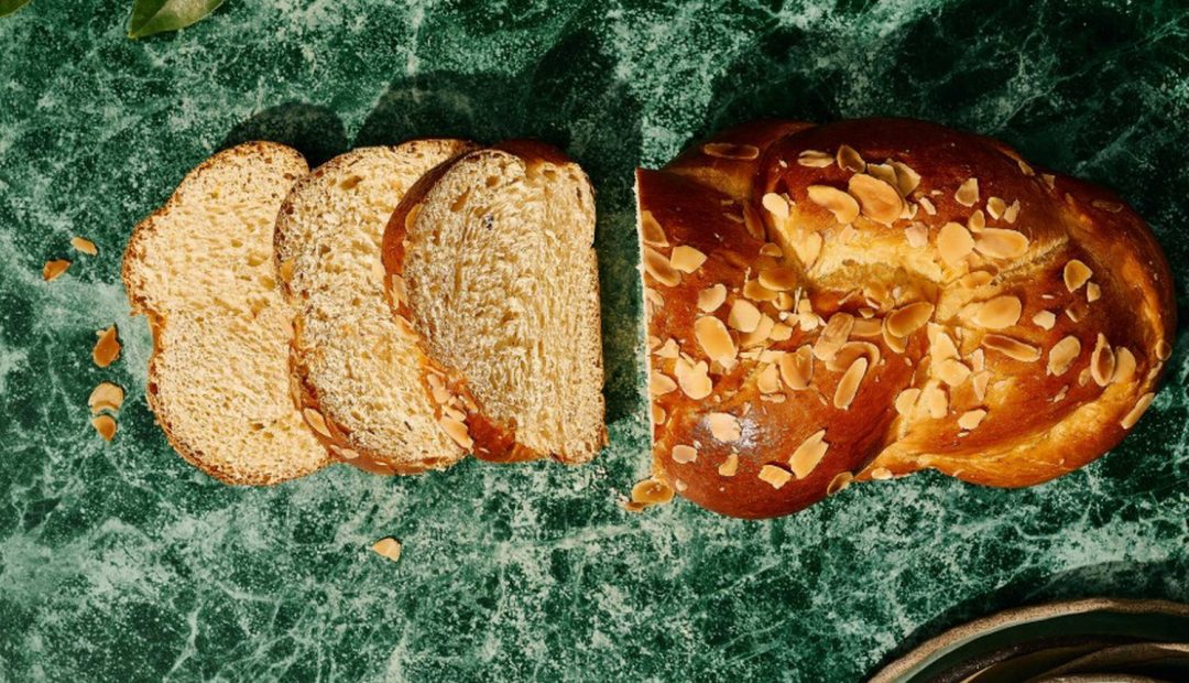 Κλασικό πολίτικο τσουρέκι, μαστιχωτό και ινώδες