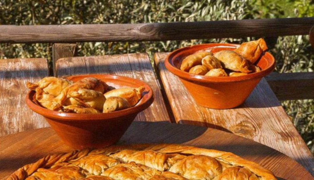 Ικαριώτικα πιταράκια με κολοκύθα και κοπανιστή,